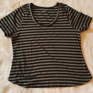 New LB army green & black striped short sleeve Tshirt, 26/28 (runs small)